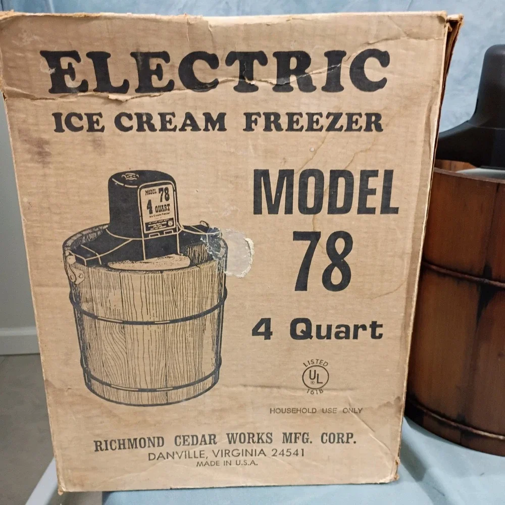 RCW Richmond Cedar Works Electric Ice Cream Freezer Model 78 4 Quart Wood Bucket